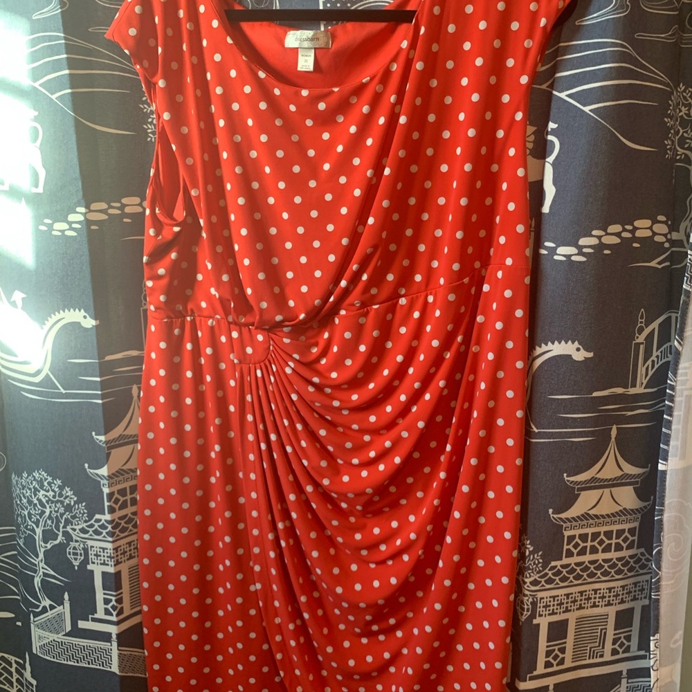 Sleeveless gathered front drape dress